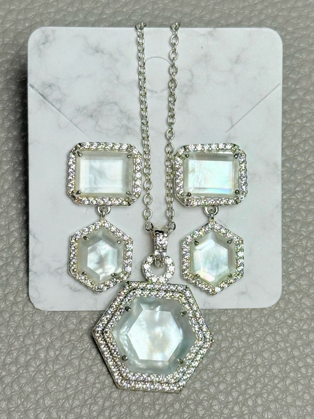 Bomb Party Maxima Set Silver Earrings and Pendant Necklace